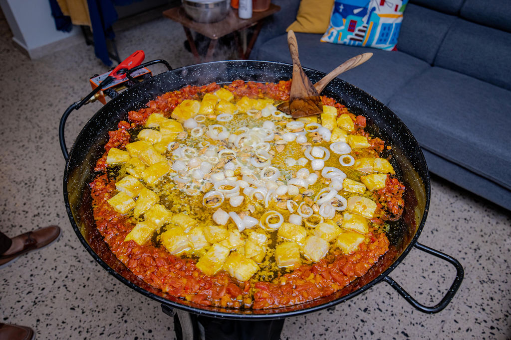 Sellando los mariscos a fuego bajo